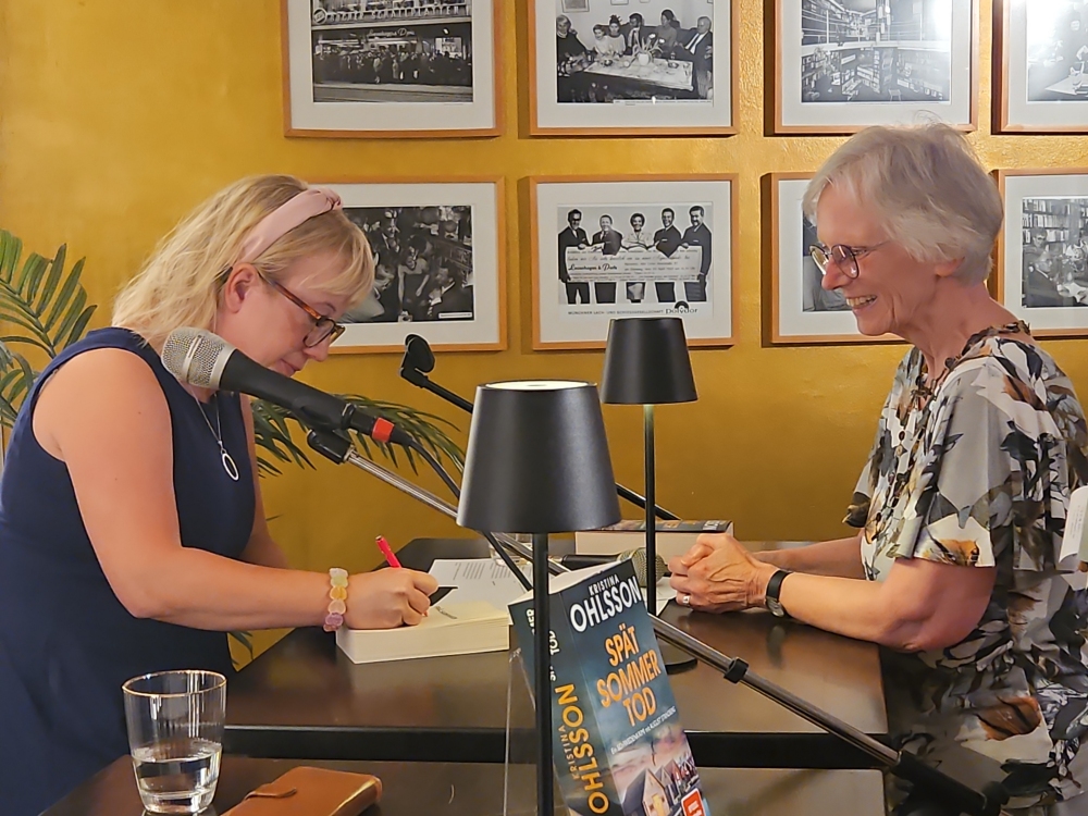In der Pause war Zeit fr Signierungen und ein bischen plaudern  Wolfgang Sander